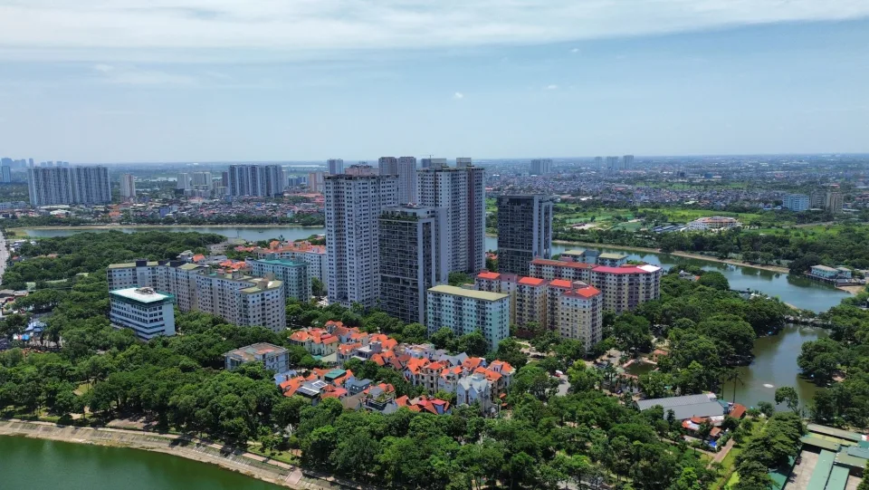 Mặt tiền và đường vào